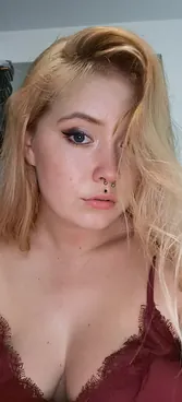 Daisy B's stunning curves and insatiable desires are on full display as she masturbates and caresses her delicious cootchie