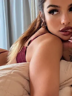 Giorgia Lombardi flaunts her hot ass in lingerie & taunts with her sexy tattooed armpit