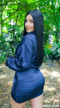 Stepmom La Rola flaunts massive Colombian booty while getting boned by Mike Zander